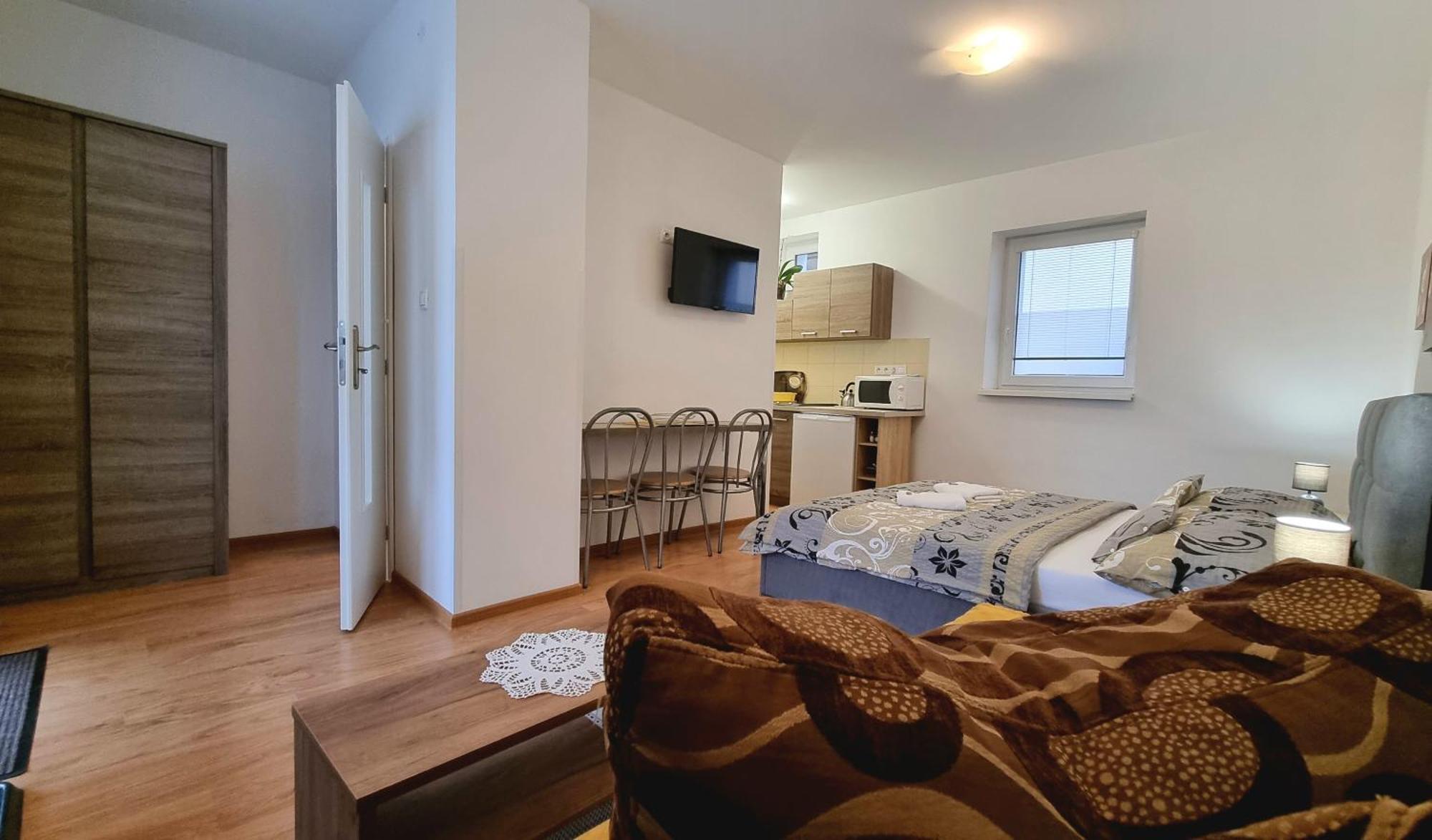 Apartmany Miluska Bešeňová Kamer foto
